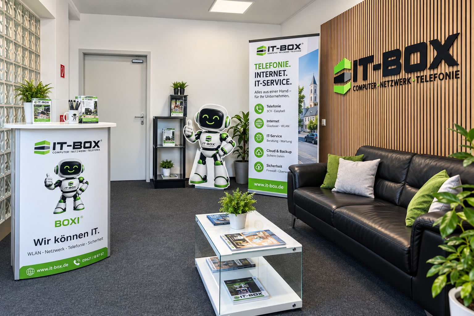 Empfang der IT-Box mit BOXI-Aufsteller und Sitzbereich in Straubing